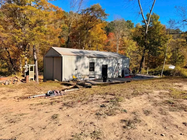 9 Dominion Ln, Fairmont, WV 26554