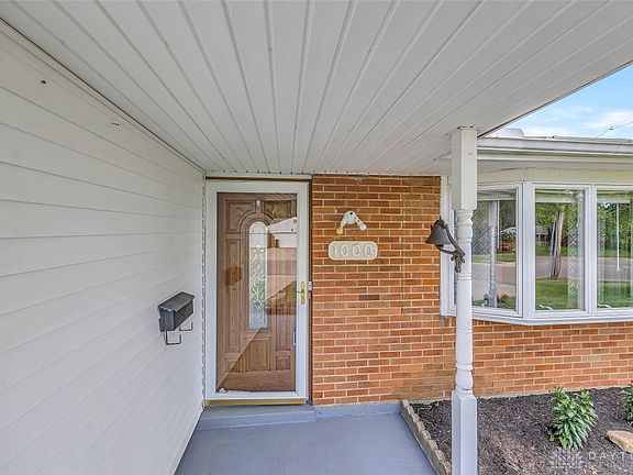 4th image of 1000 Stanwood Dr