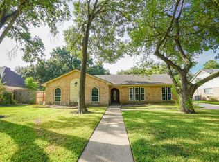 15305 Ashburton Dr, Houston, TX 77040
