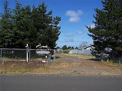 Front Entrance, Fenced Power, Water, sewer for 2 motorhomes Or build