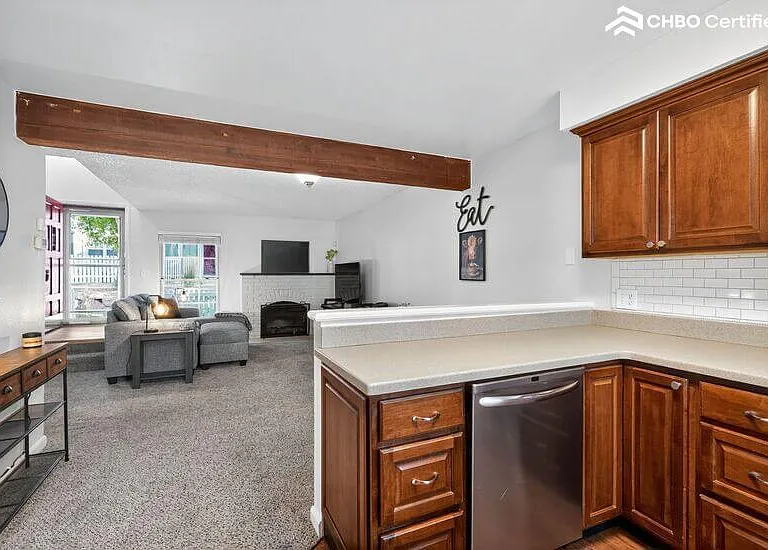 plenty of counter space for meal prepping