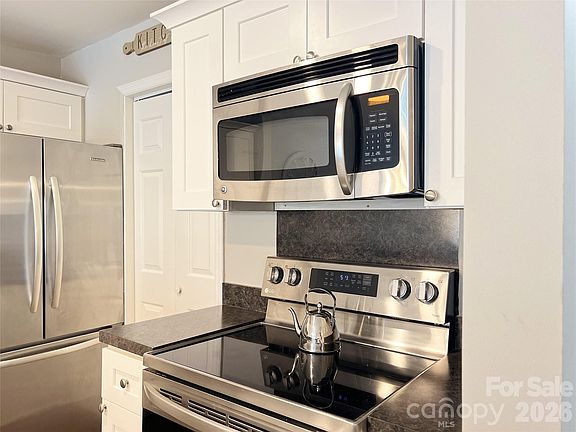5th image of 9041 J M Keynes Dr