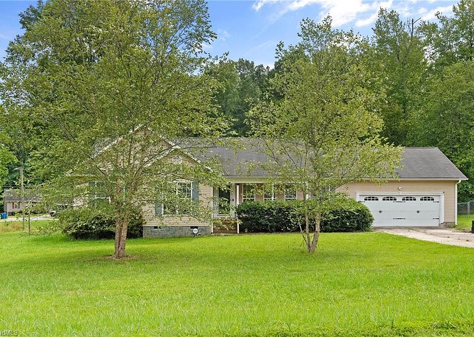 1st image of 4404 Pine Vista Ln
