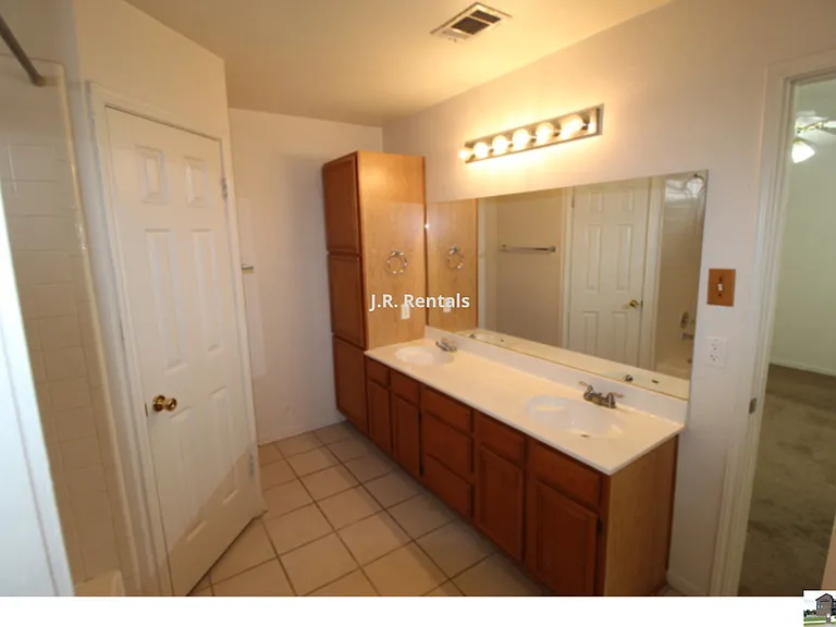 5211 James Loop — Photo 23