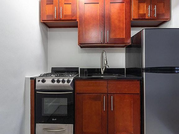 3rd image of 202 6th Ave APT 6D