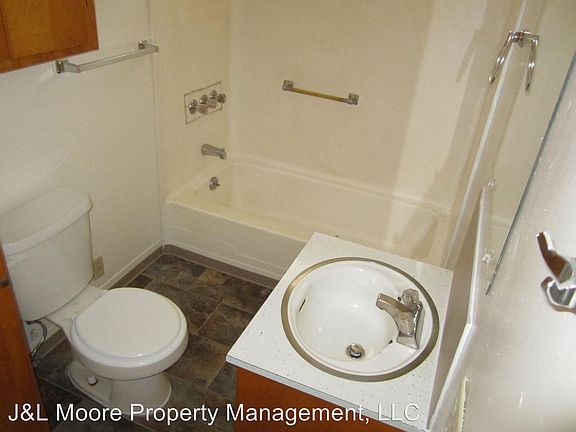 4th image of 221 N Holly St APT A