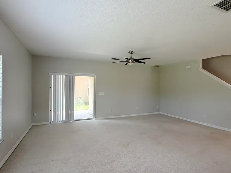 10606 Inside Loop — Photo 6