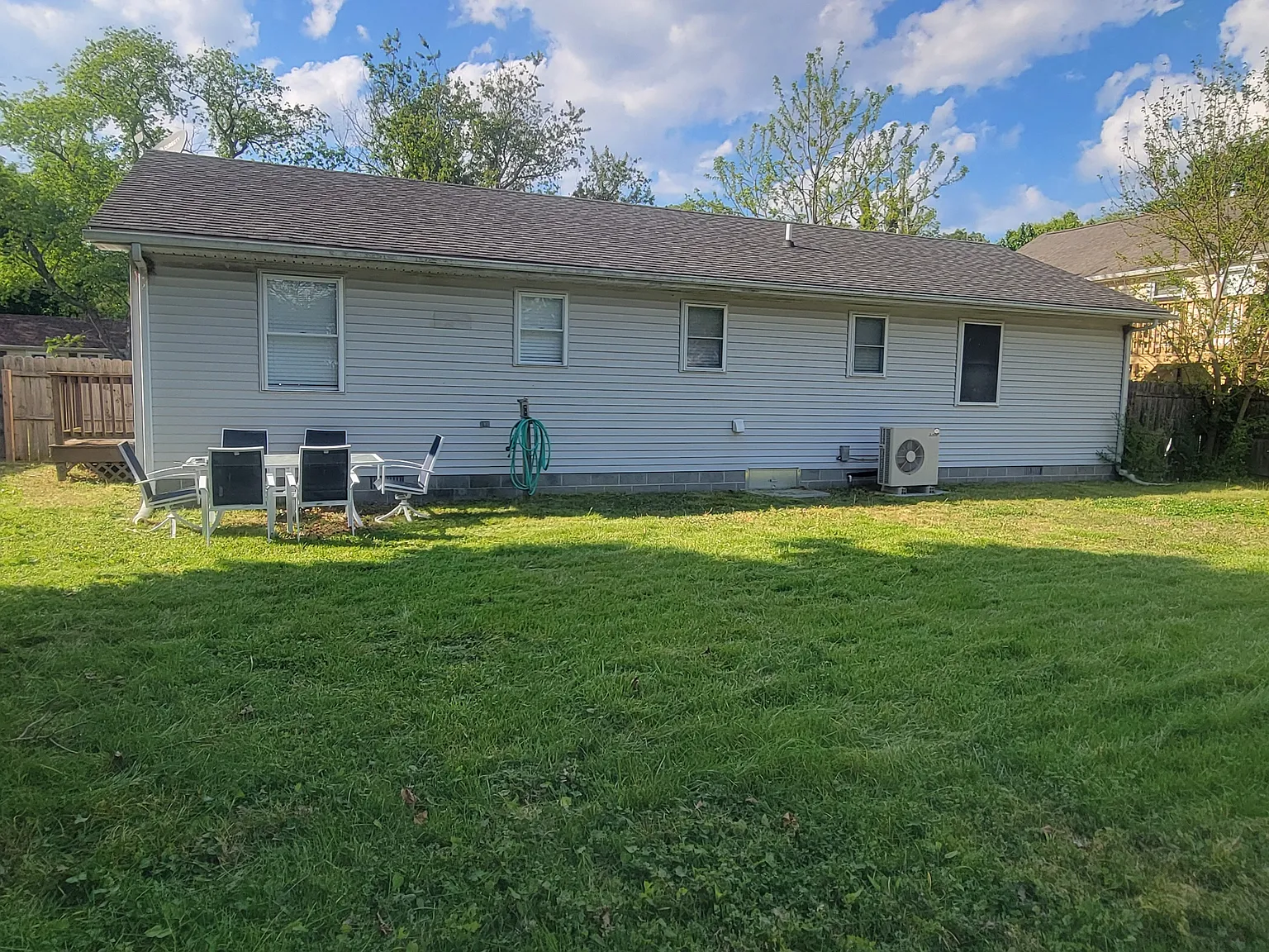 3 bed, 1200 sqft, $2,095 — Photo 2