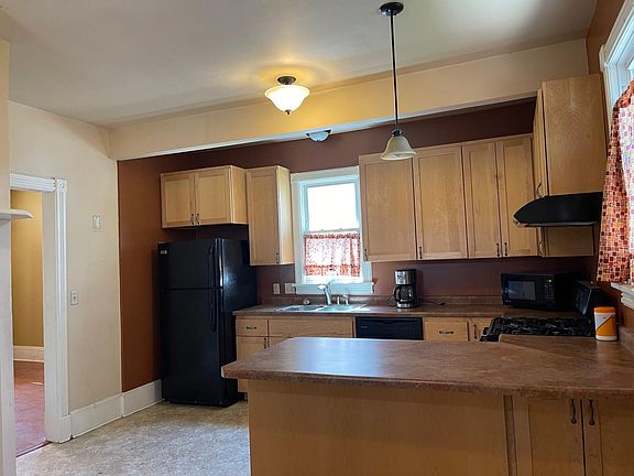 2nd image of 587 Virginia St