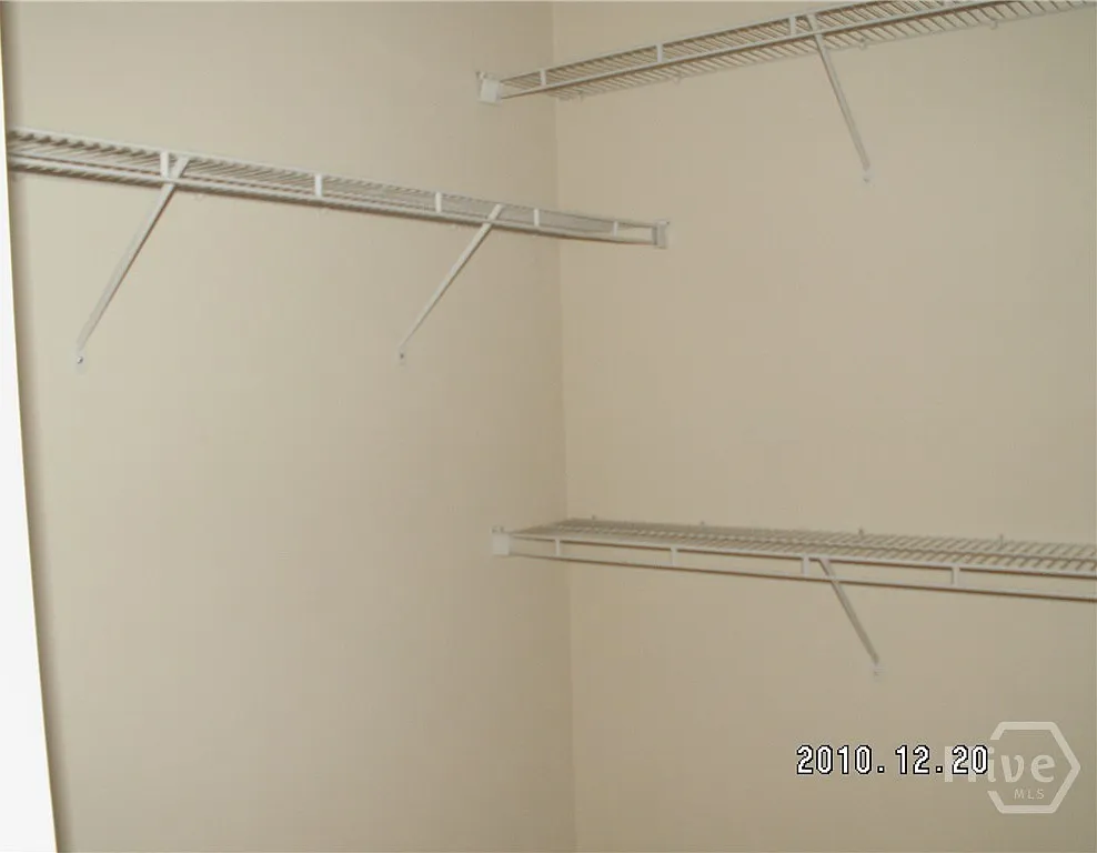 3 bed, 2.0 bath, 1678 sqft, $2,300 — Photo 3