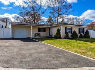 20 Lehigh Ln, Farmingville, NY 11738