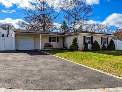 20 Lehigh Ln, Farmingville, NY, 11738