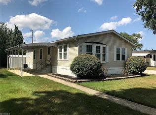 23 West Dr #23, Olmsted Falls, OH 44138