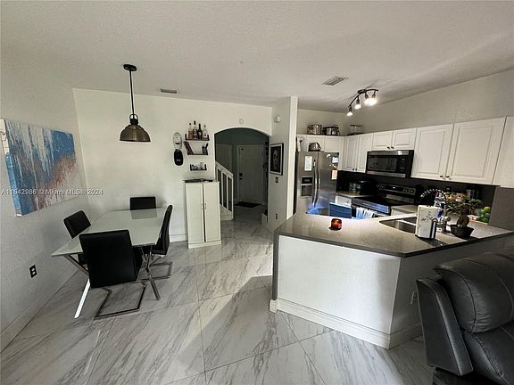 4th image of 6411 Catalina Ln