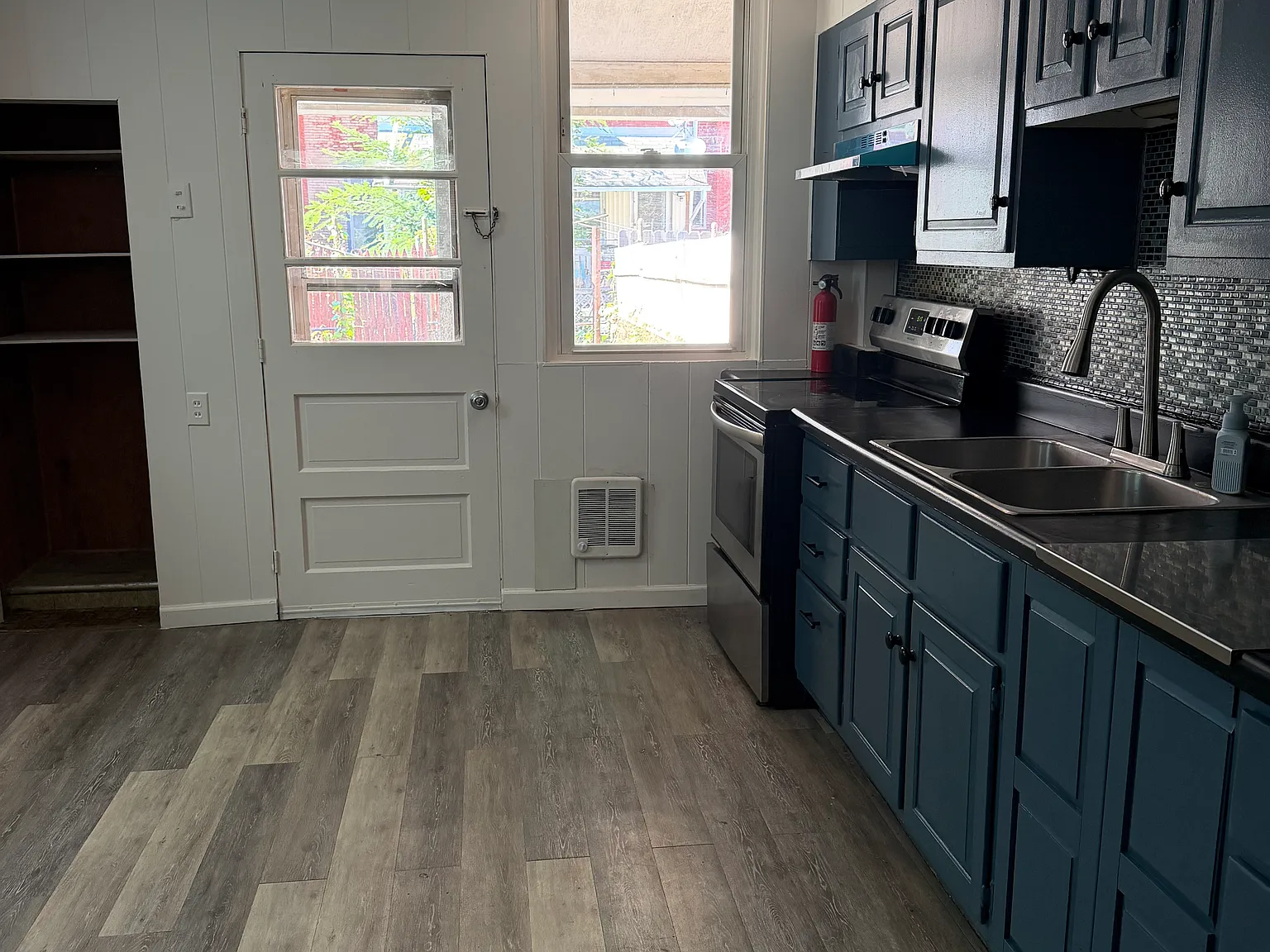 4 bed, $1,200 — Photo 3