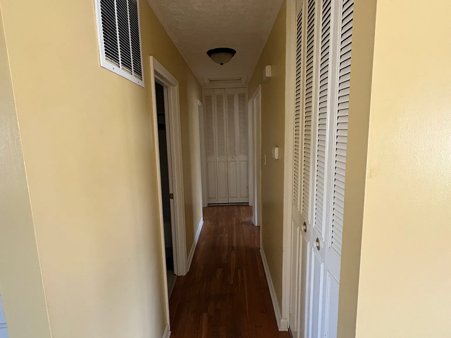 3 bed, 1053 sqft, $1,600 — Photo 2