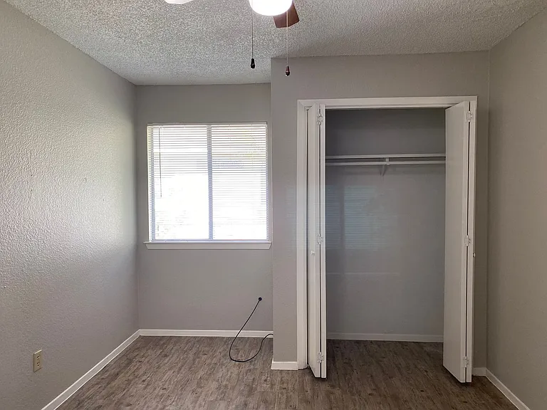 510 Willowbend Cv — Photo 8