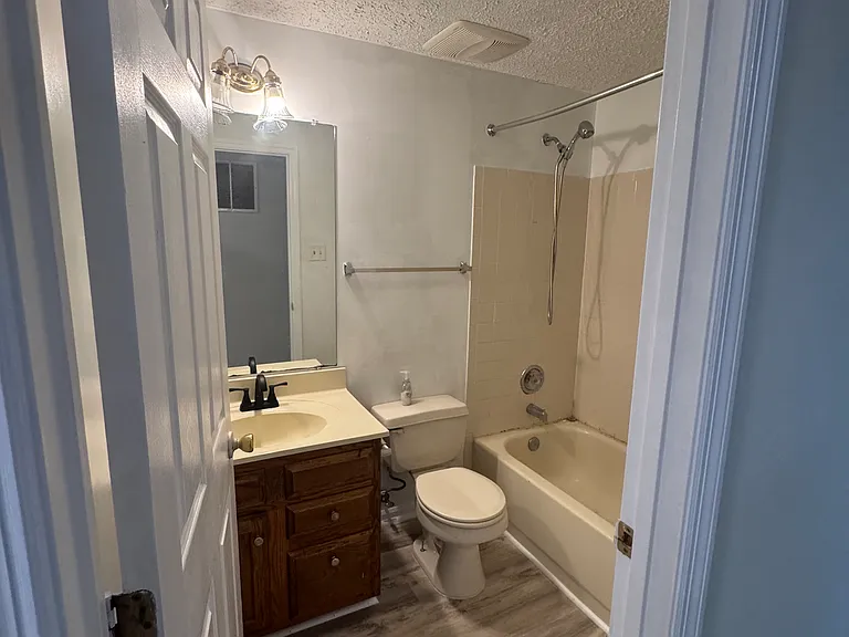 8918 Pembrook Woods — Photo 3