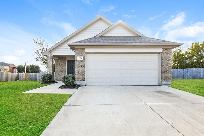 1st image of 2721 Bear Oak Dr
