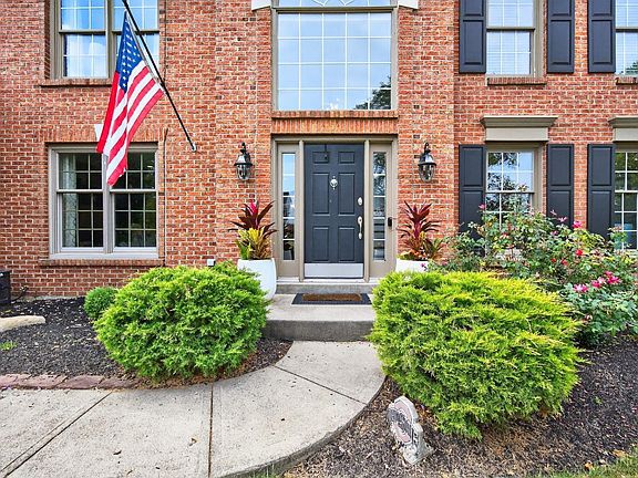 3rd image of 7293 Windsor Park Dr