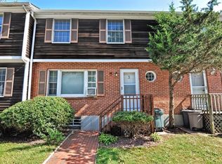 27 3rd St APT 3, Taunton, MA 02780
