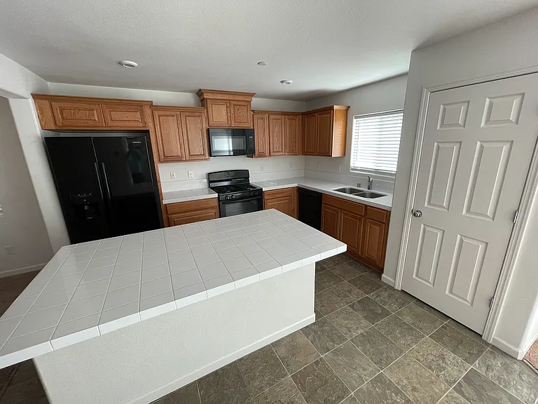 385 Ostrander Ave — Photo 7