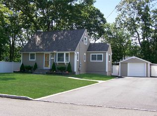 817 Ocean Ave, West Islip, NY 11795