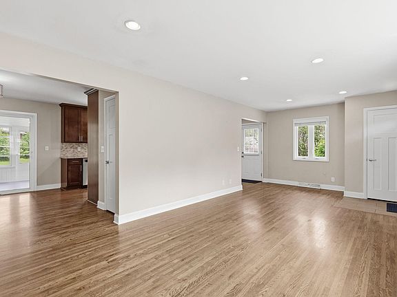 5th image of 12 W 104th St