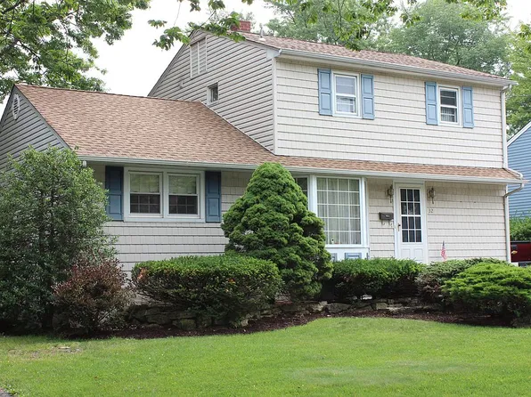 32 Hackberry Pl, Clifton, NJ 07013