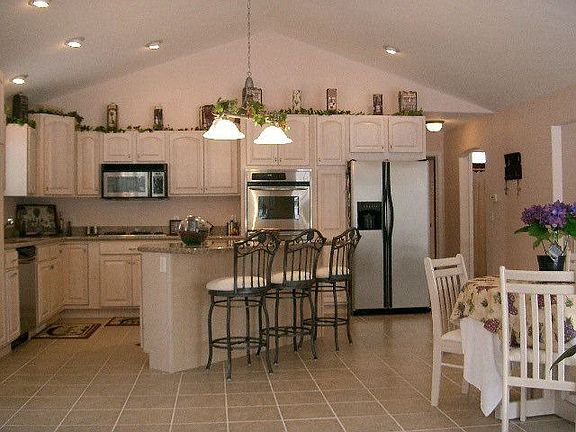Bright, Open Kitchen