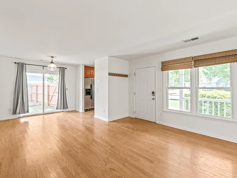 1118 Polk St — Photo 5
