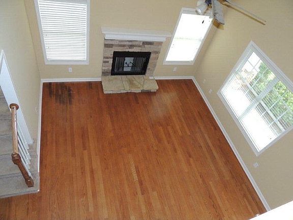 4th image of 188 Garrett Dr