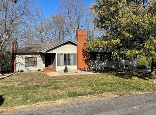 709 3rd St, Highland, IL 62249