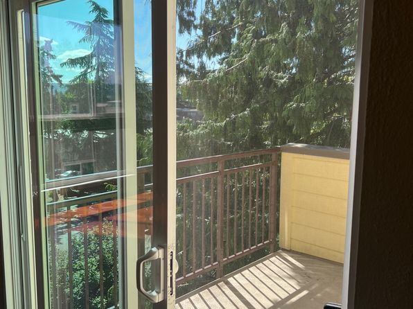 5844 NE 75th St #D301