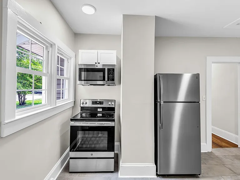 1320 W Friendly Ave — Photo 14