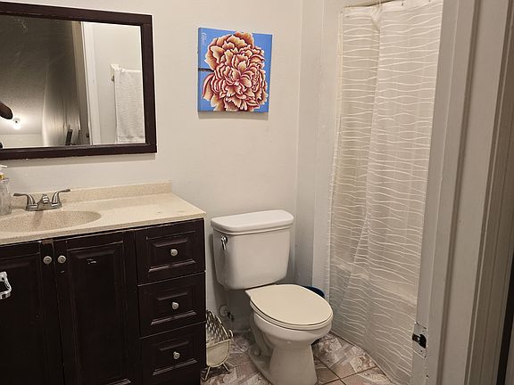 4th image of 358 Daniels Pointe Dr