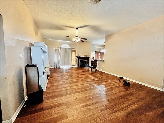 3rd image of 44 Robert Rd