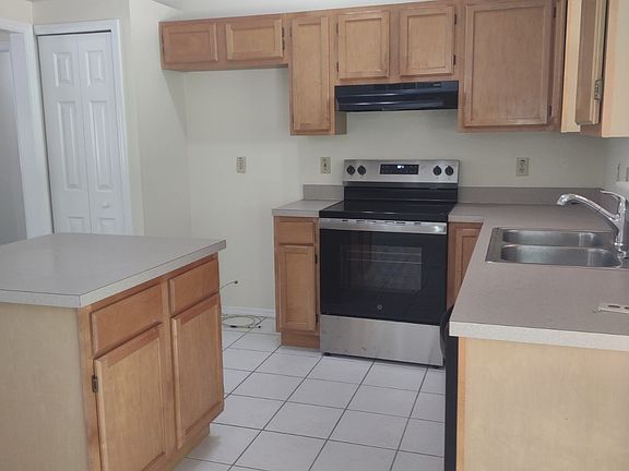 4th image of 721 N Leavitt Ave