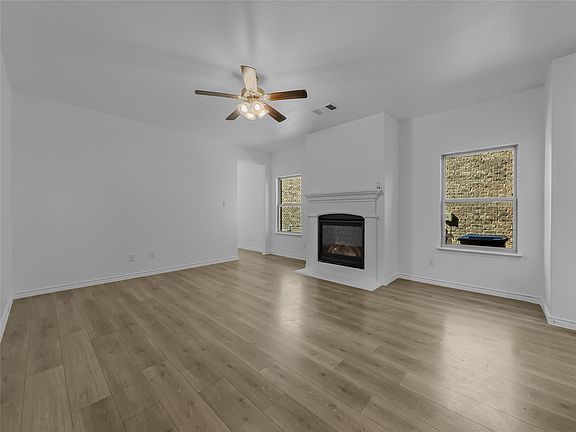 5th image of 2126 Hobby Dr