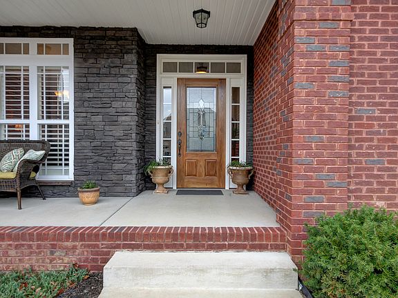 2nd image of 1088 Willow Cir