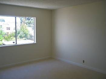 5th image of 135 Chester Ave