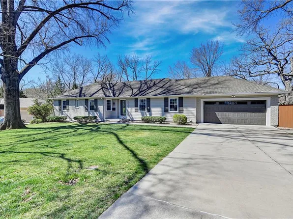 10304 Overbrook Rd, Leawood, KS 66206