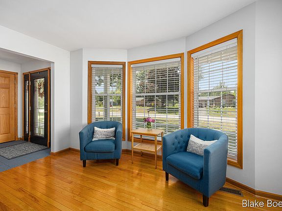 4th image of 118 Lauderdale Ave NE