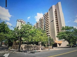 1301 N Courthouse Rd APT 1016, Arlington, VA 22201