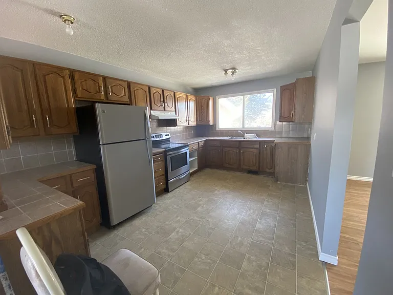 360 Ontario St #B — Photo 8