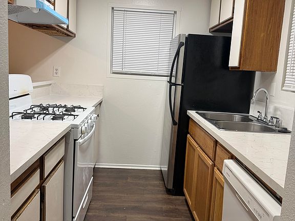 4th image of 1144 Junipero Ave APT 4
