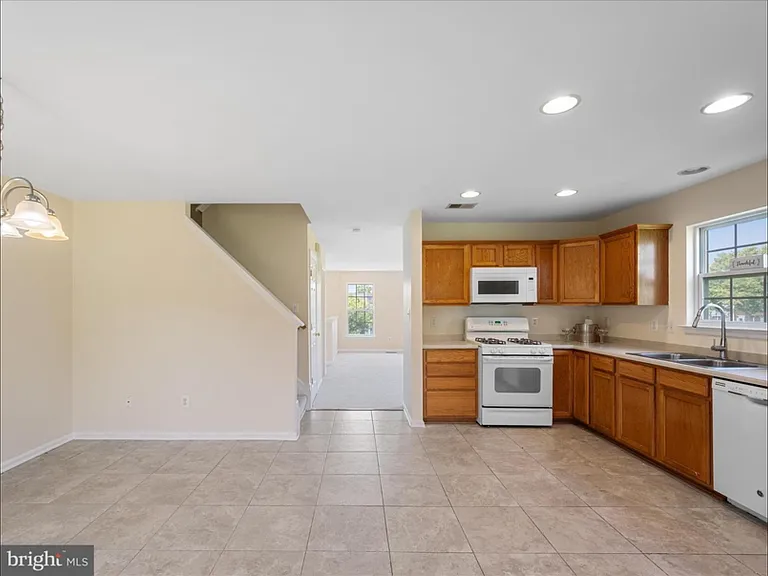 303 Pendleton Ln — Photo 5