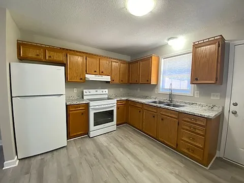 383 Turner St #383 — Photo 4
