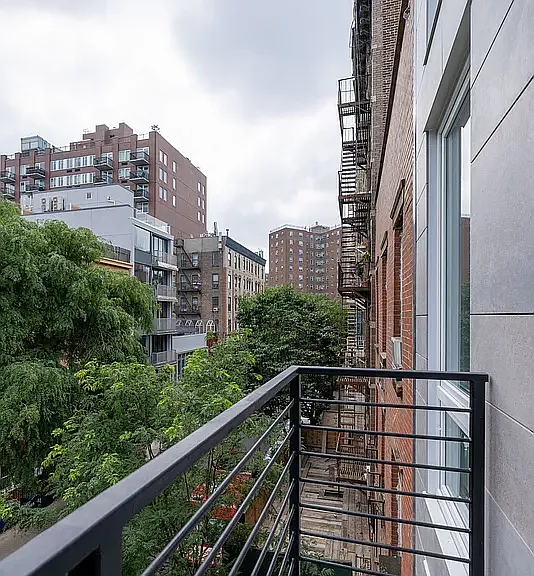 268 E 7th St #Penthouse 6 — Photo 10