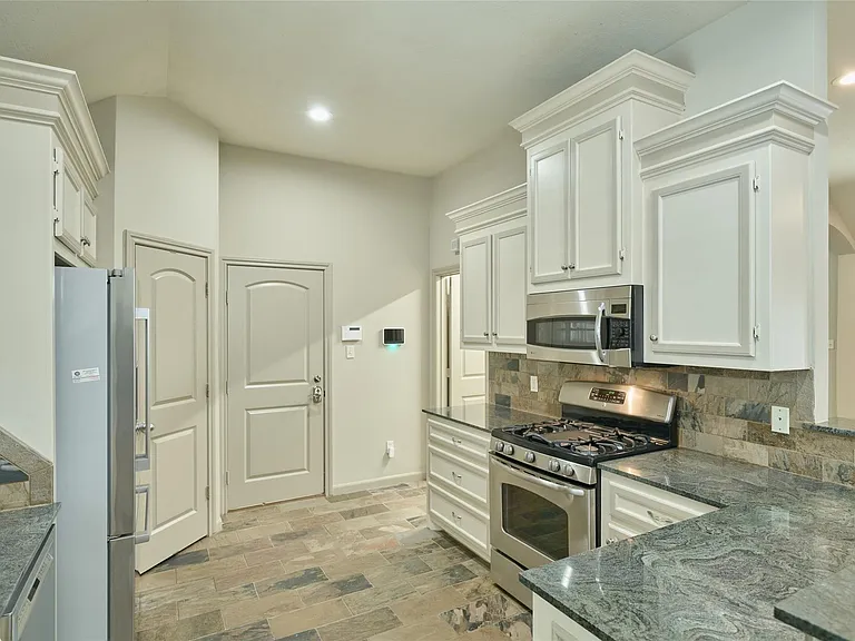 13613 Vail Dr — Photo 15